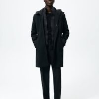 COAT WITH DETACHABLE COLLAR